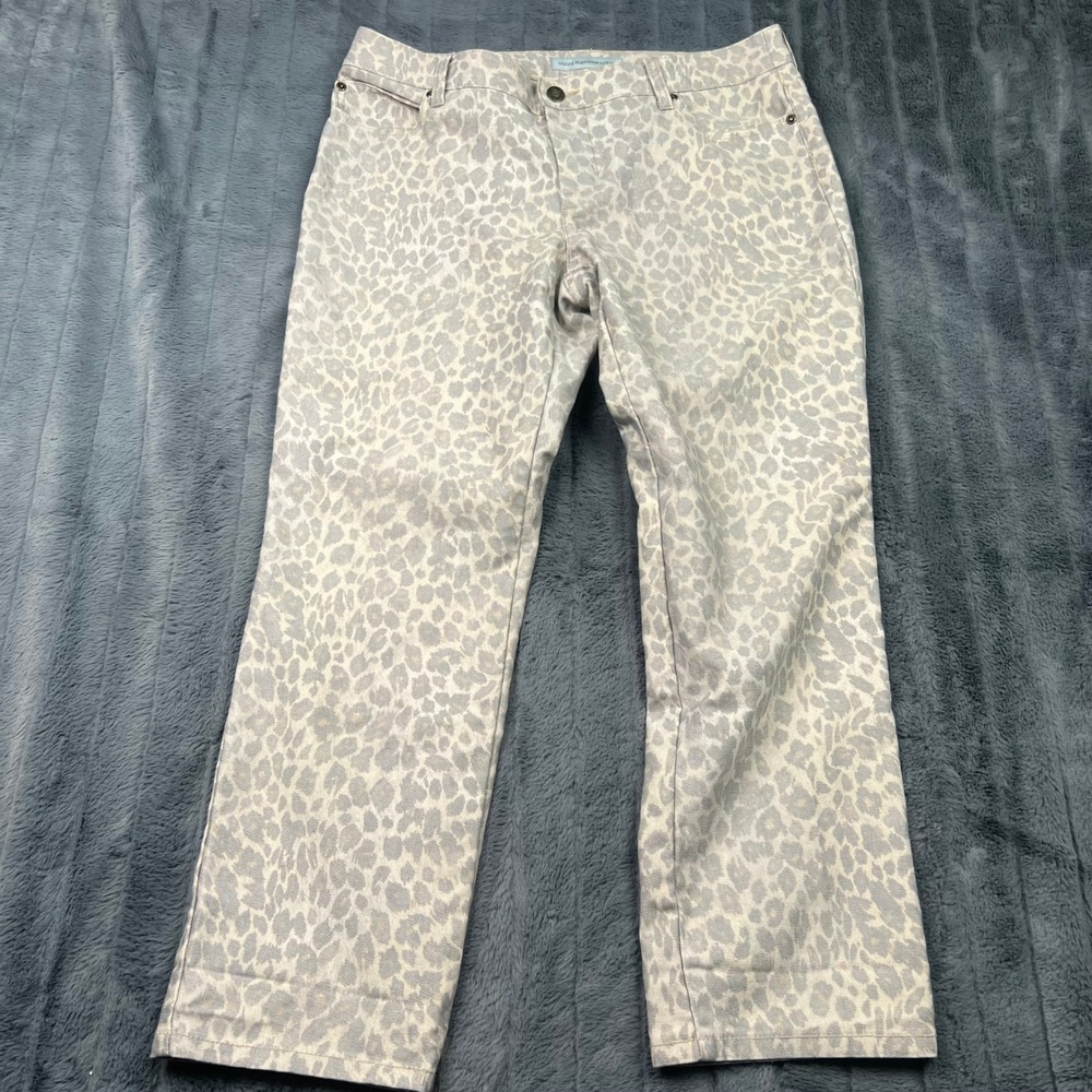Chicos Platinum Denim Leopard Print Straight Leg Pants Gray White Size 1.5 13446